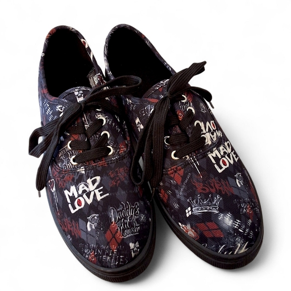 Suicide Squad Harley Quinn “Mad Love” Canvas Sneakers Size 8 - Picture 3 of 15